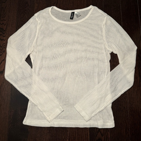 H&M white striped mesh top 3 for $10🛍️ - Picture 1 of 3